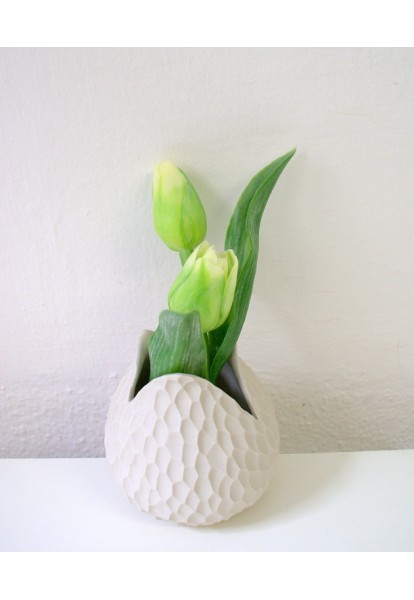 Vázička Carve se zelenými umělými tulipány