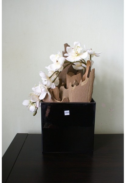 Aranžmá z umělé orchidee v ASA kostce Aranžmá z umělé orchidee v ASA kostce