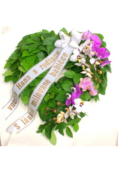 Srdce vypichované s rostlými orchideemi Srdce vypichované s rostlými orchideemi